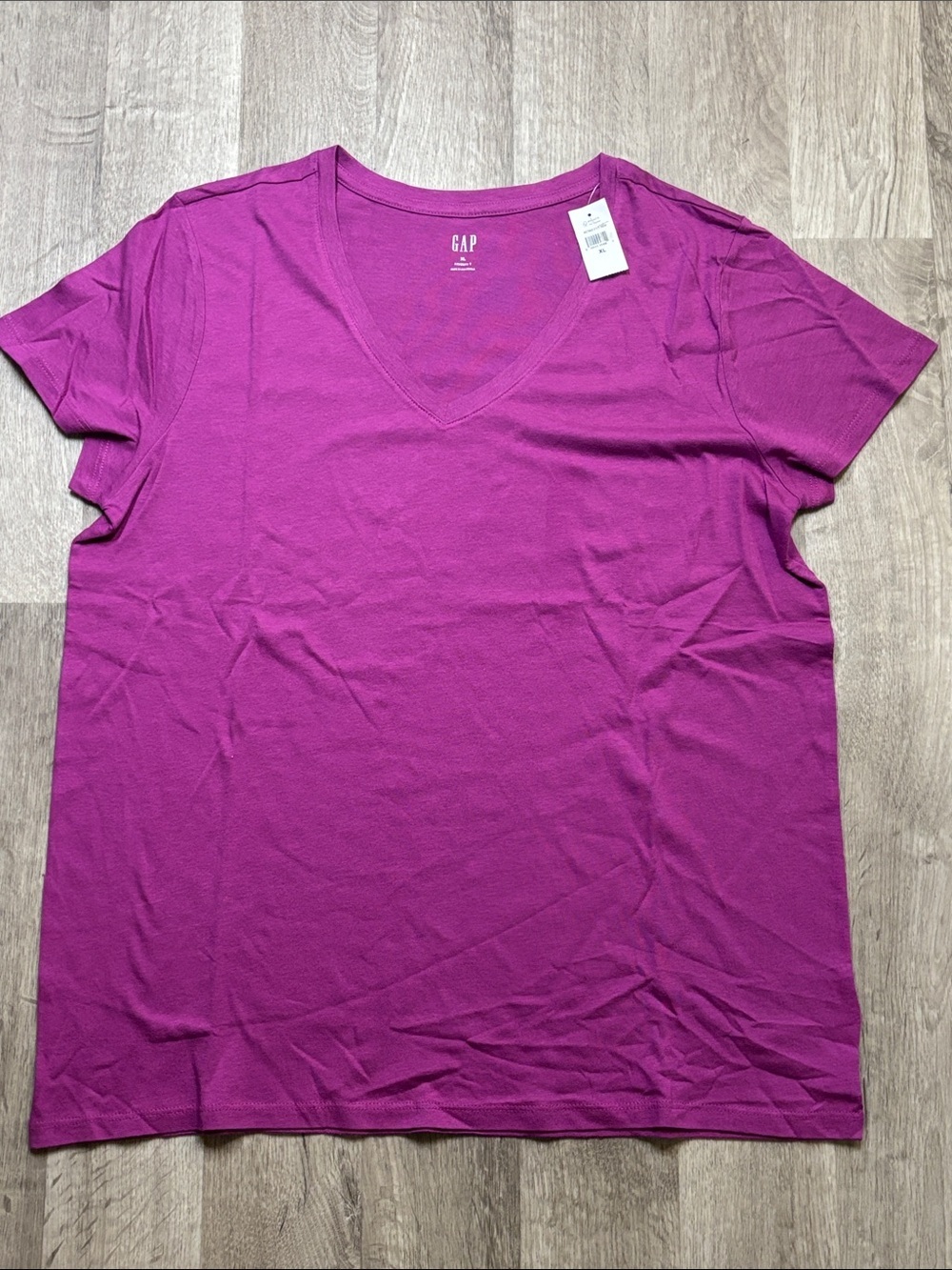 GAP Women's V-Neck Tee in Fuchsia XL NWTs